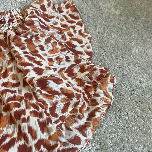 ⭐️Firm Price ⭐️ Barely worn Large top with ruffles sleeves - Picture 5 of 9